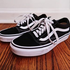 Vans Old Skool Sneakers in Black